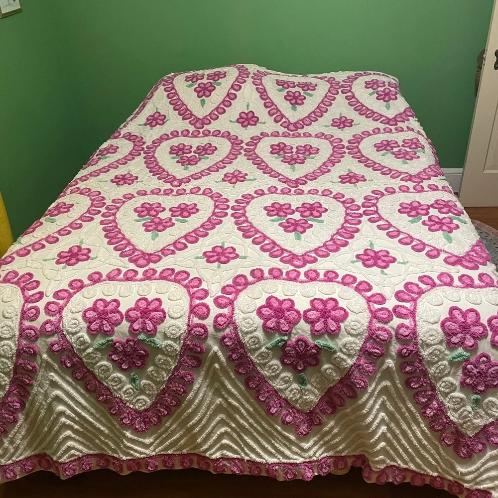 Vintage Hearts & Flowers Chenille Bedspread